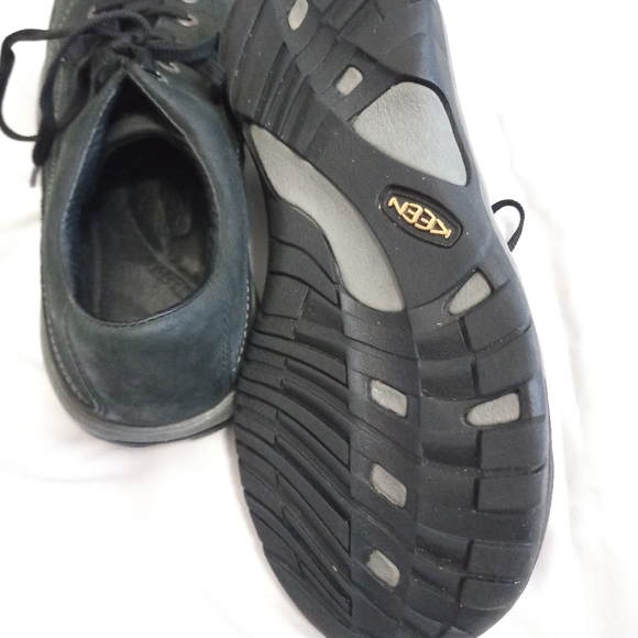 Keen Women's Casual Comfort Shoe Size 8.5 black Pr - Picture 2 of 4